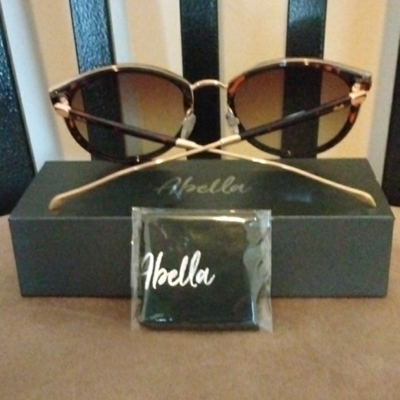 Sunglasses main image 4